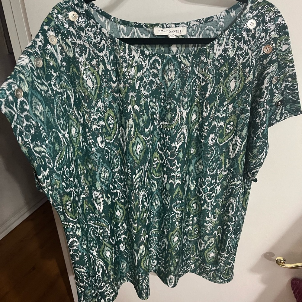 🖤 2X Metallic Green Patterned Women's Top NWT
